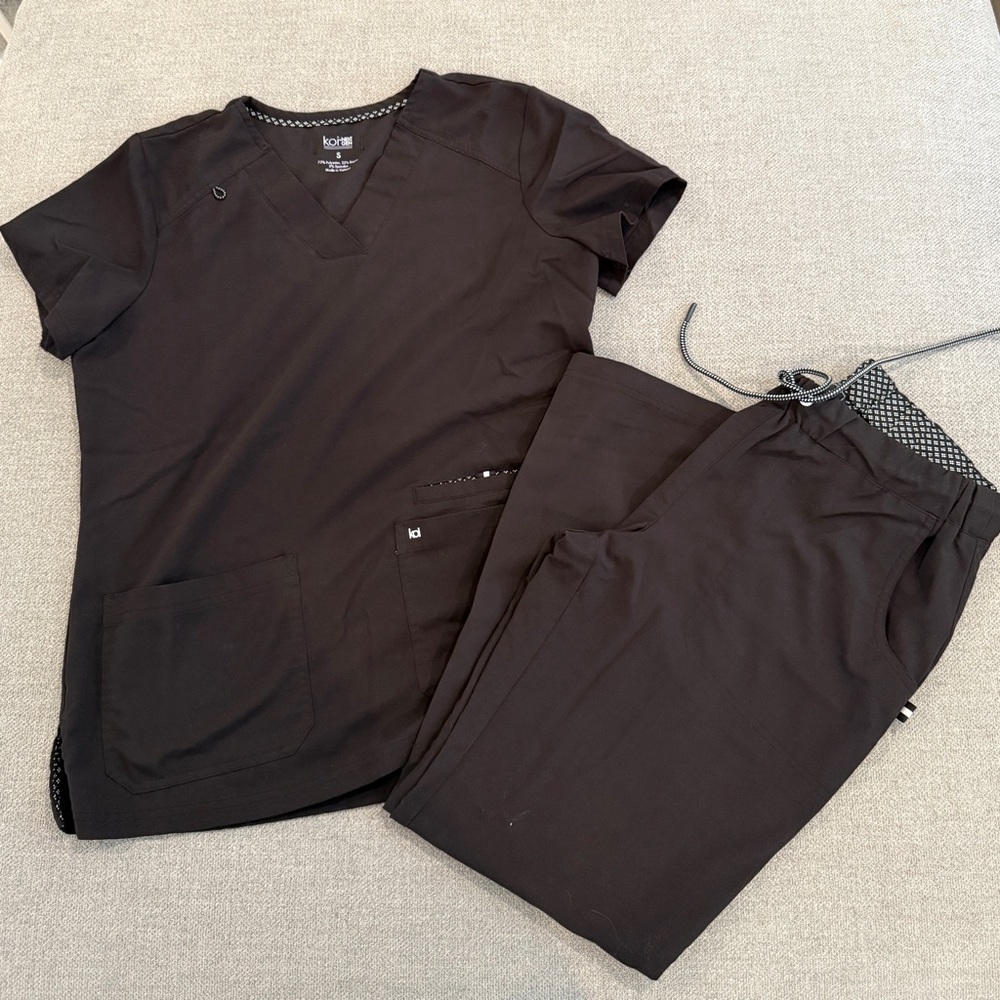 Koi Next Gen Black Scrub Top